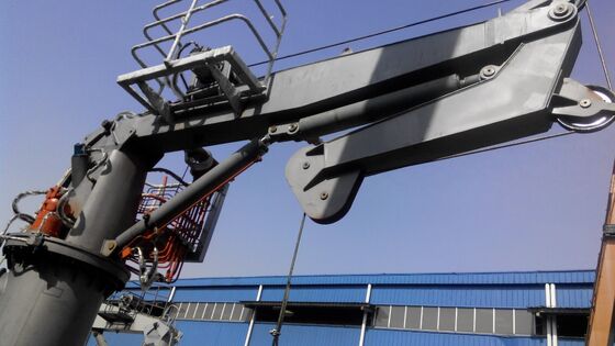 1 ¢ 8T Pedestal Hydraulic Knuckle Boom Marine Deck Crane