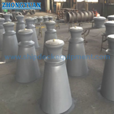 100×450mm Pedestal Roller Fairlead con Cleat. Verificato SWL (254×1766 kN) per l'ormeggio delle navi.